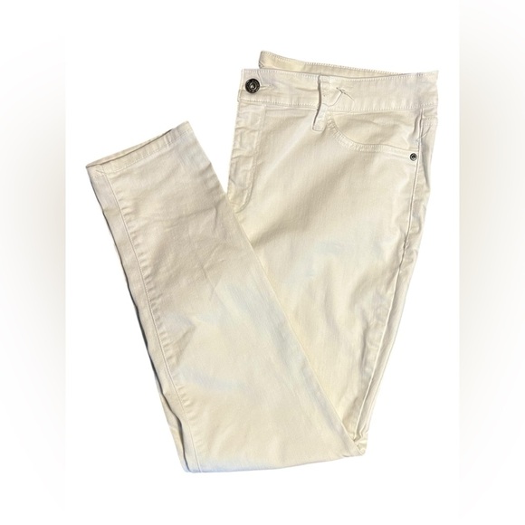 St. John’s Bay White Skinny Leg Jeans – Size 18 - Picture 1 of 5